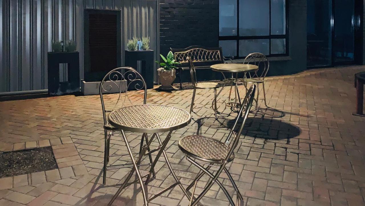 Rochester Tavern Hotel Bagian luar foto